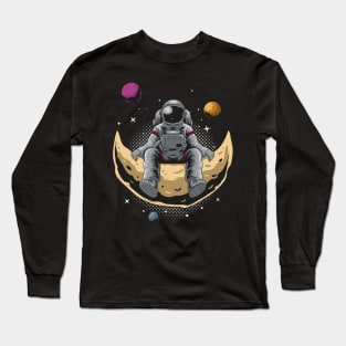 astronaut on the moon Long Sleeve T-Shirt